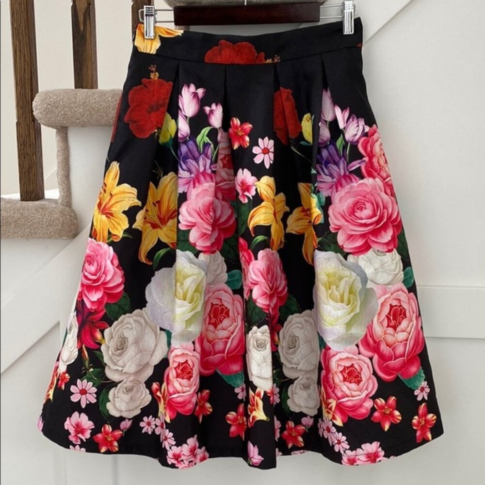 Pleated A line Floral Skirt Size M
